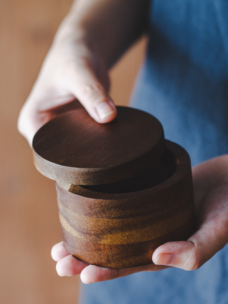 Simple wood coffee beans storage tank